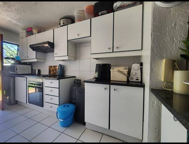 2 BEDROOM TOWNHOUSE FOR SALE IN BASSONIA